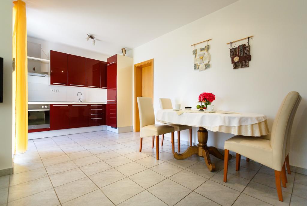 Apartman Snjezana Malinska Exteriör bild