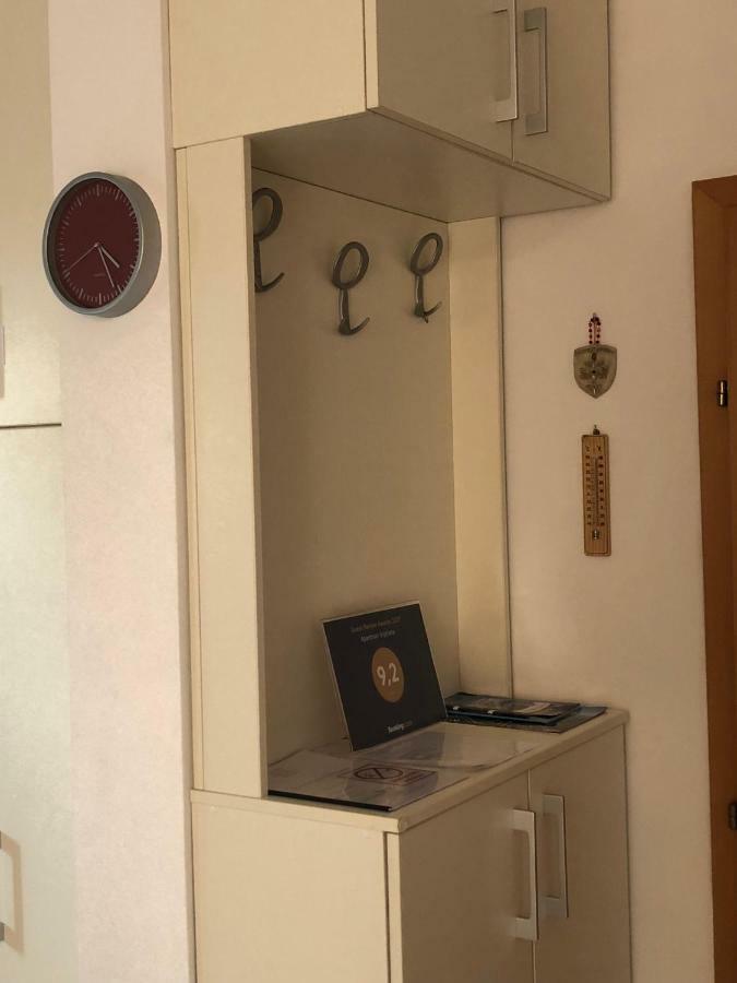 Apartman Snjezana Malinska Exteriör bild