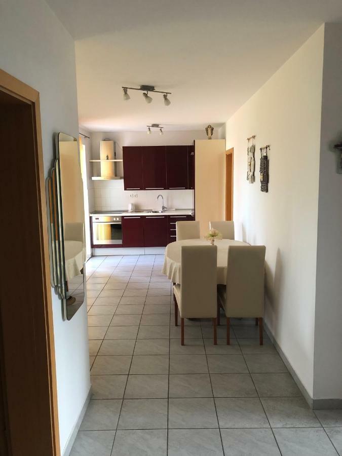 Apartman Snjezana Malinska Exteriör bild