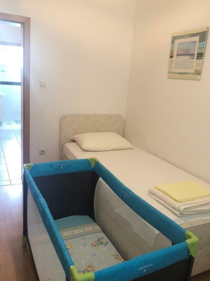 Apartman Snjezana Malinska Exteriör bild